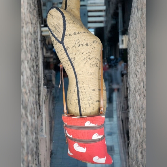 Vintage Dooney & Bourke Red Nylon Triple-Zip Crossbody Bag - Picture 11 of 16